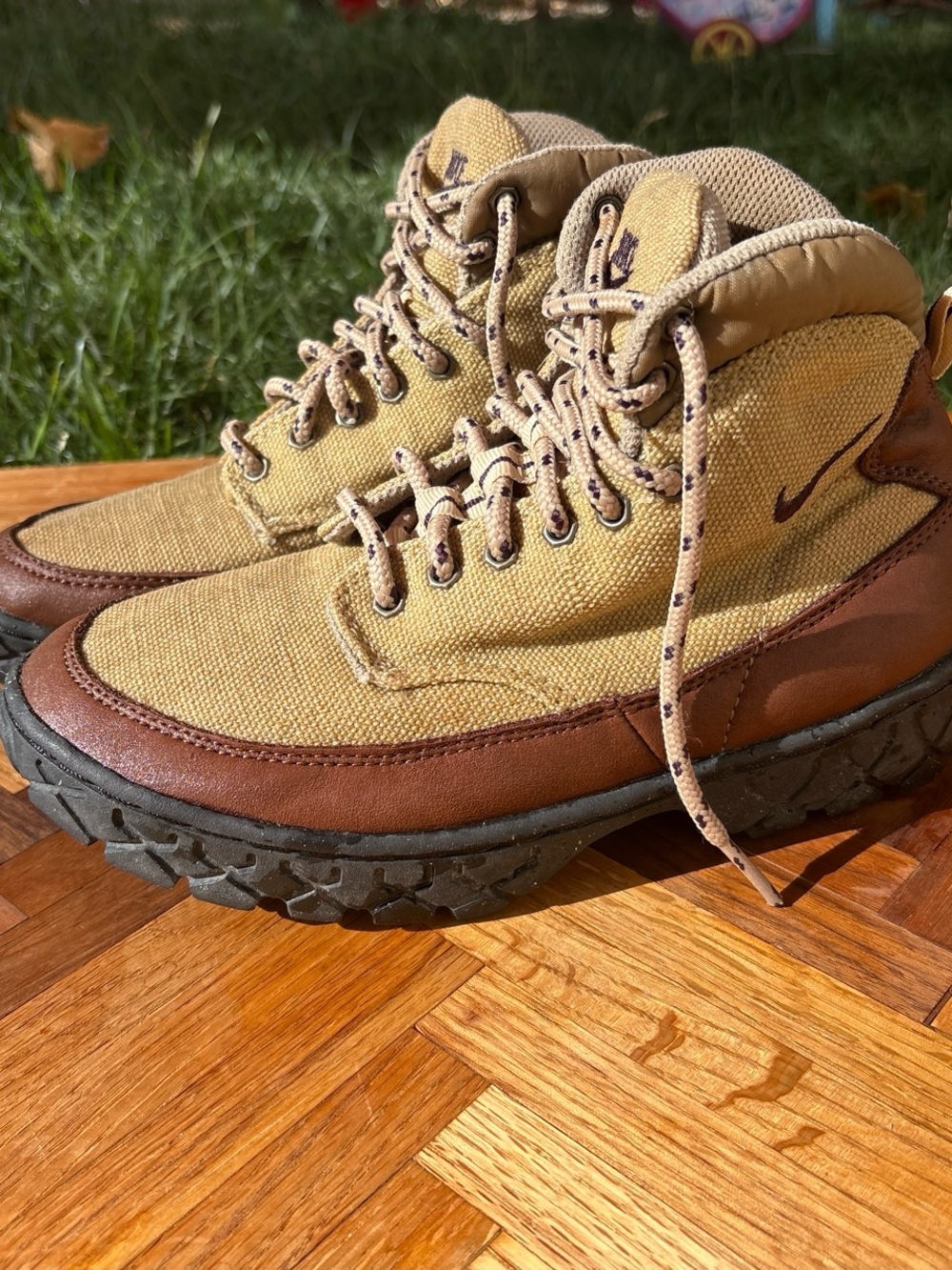 Vintage 1990s Nike ACG Zion hiking boots
Women's 5.5